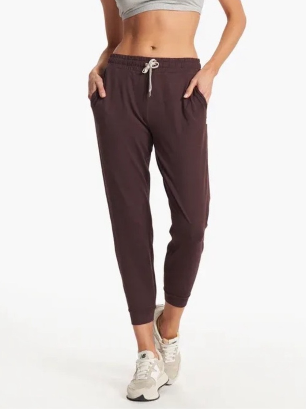 Vuori Performance Jogger in Mahogany Heather Brown size Small